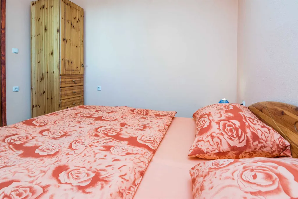 4-Bedroom Apartment in Vir for Up to 6