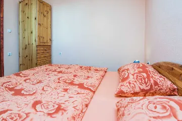 4-Bedroom Apartment in Vir for Up to 6