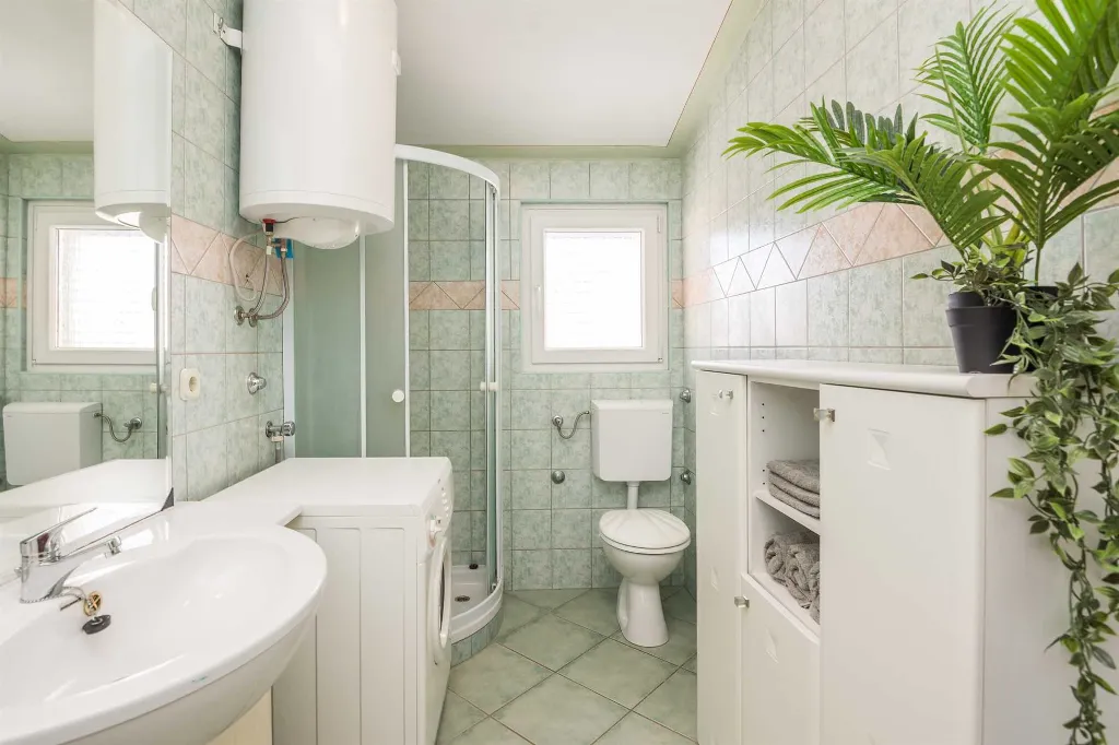 4-Bedroom Apartment in Vir for Up to 6