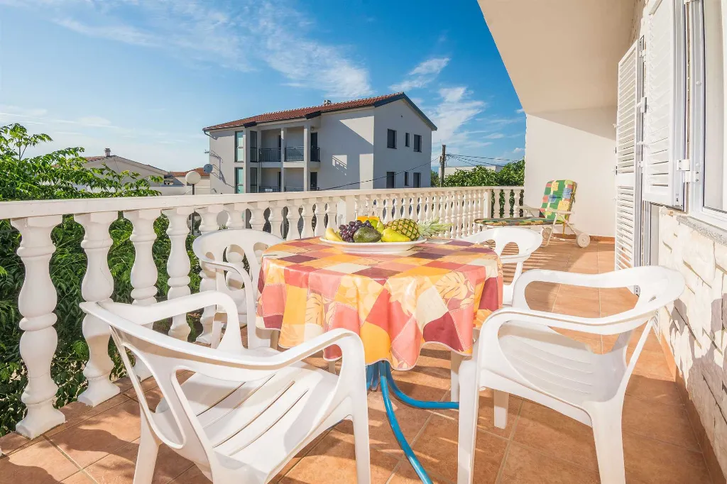 4-Bedroom Apartment in Vir for Up to 6