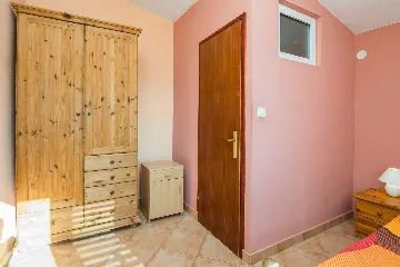 4-Bedroom Apartment in Vir for Up to 6