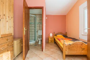 4-Bedroom Apartment in Vir for Up to 6