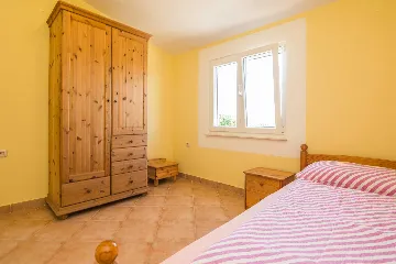 4-Bedroom Apartment in Vir for Up to 6