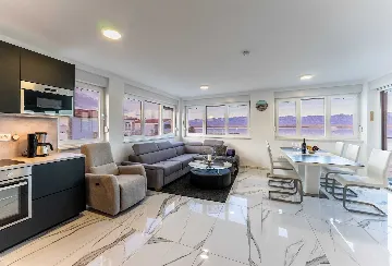 3-Bedroom Beachfront Apartment with Sea View, Vir