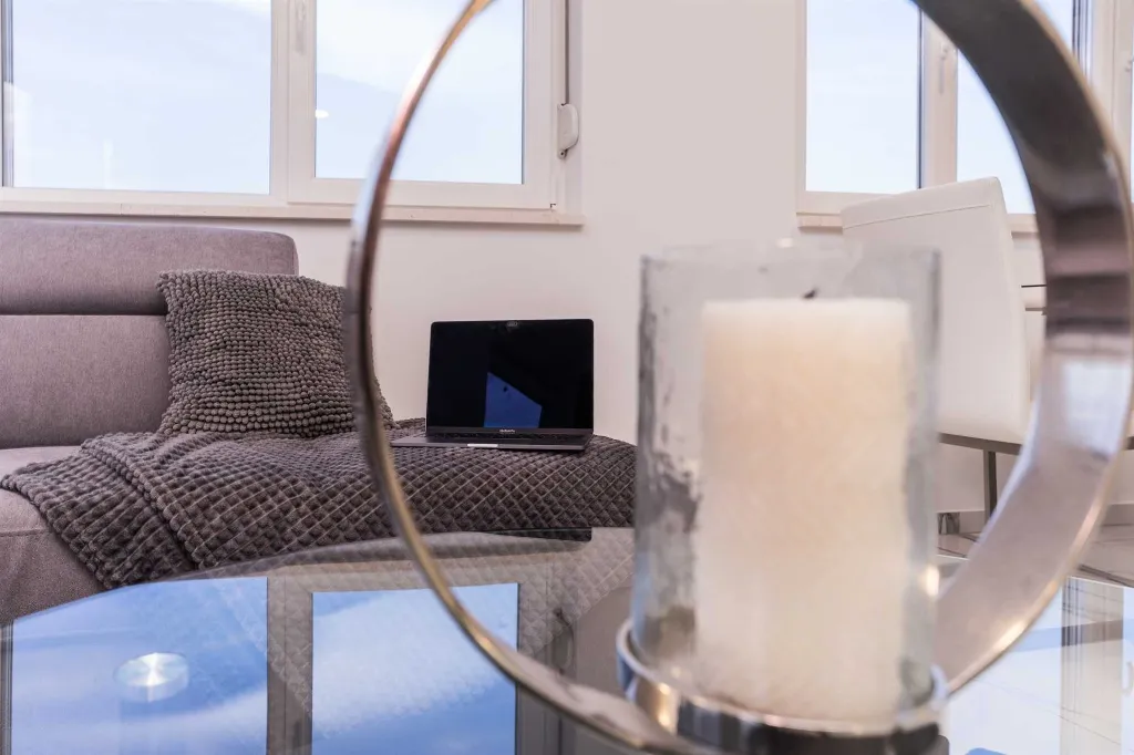 3-Bedroom Beachfront Apartment with Sea View, Vir
