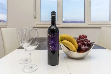 3-Bedroom Beachfront Apartment with Sea View, Vir