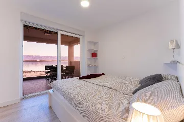 3-Bedroom Beachfront Apartment with Sea View, Vir