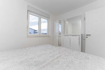 3-Bedroom Beachfront Apartment with Sea View, Vir