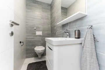 3-Bedroom Beachfront Apartment with Sea View, Vir