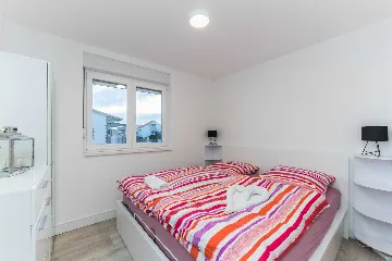 3-Bedroom Beachfront Apartment with Sea View, Vir