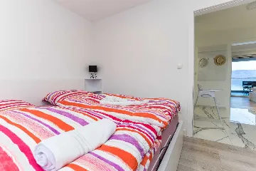 3-Bedroom Beachfront Apartment with Sea View, Vir