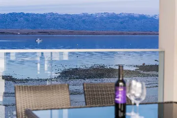 3-Bedroom Beachfront Apartment with Sea View, Vir