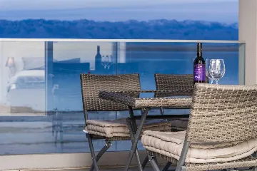 3-Bedroom Beachfront Apartment with Sea View, Vir