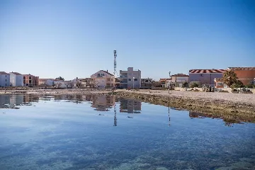 3-Bedroom Beachfront Apartment with Sea View, Vir