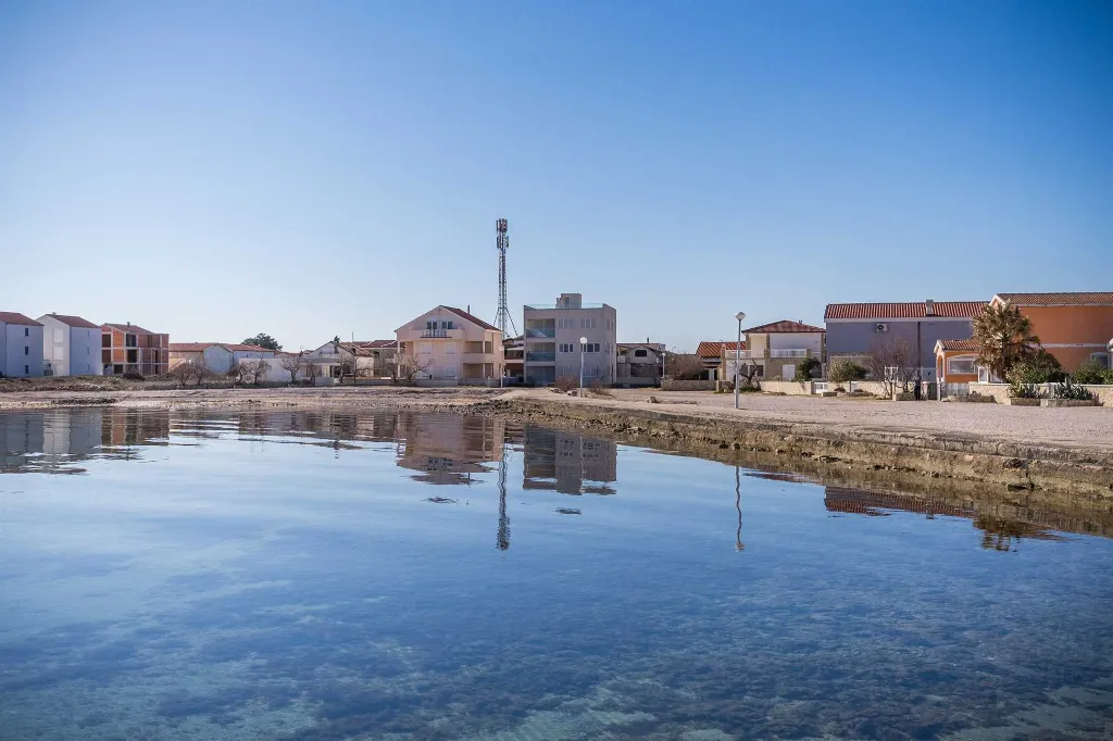 3-Bedroom Beachfront Apartment with Sea View, Vir