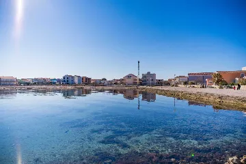 3-Bedroom Beachfront Apartment with Sea View, Vir