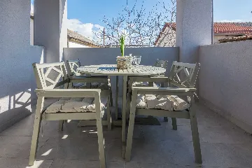 Apartment in Vir for 2–4 Guests with Terrace