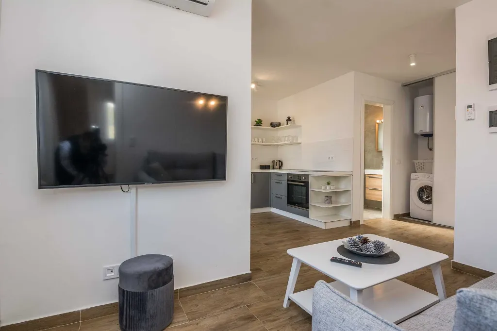 Apartment in Vir for 2–4 Guests with Terrace