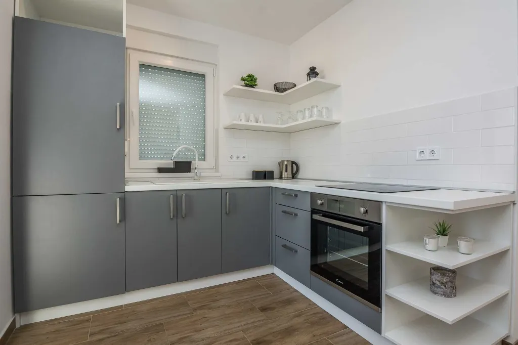 Apartment in Vir for 2–4 Guests with Terrace