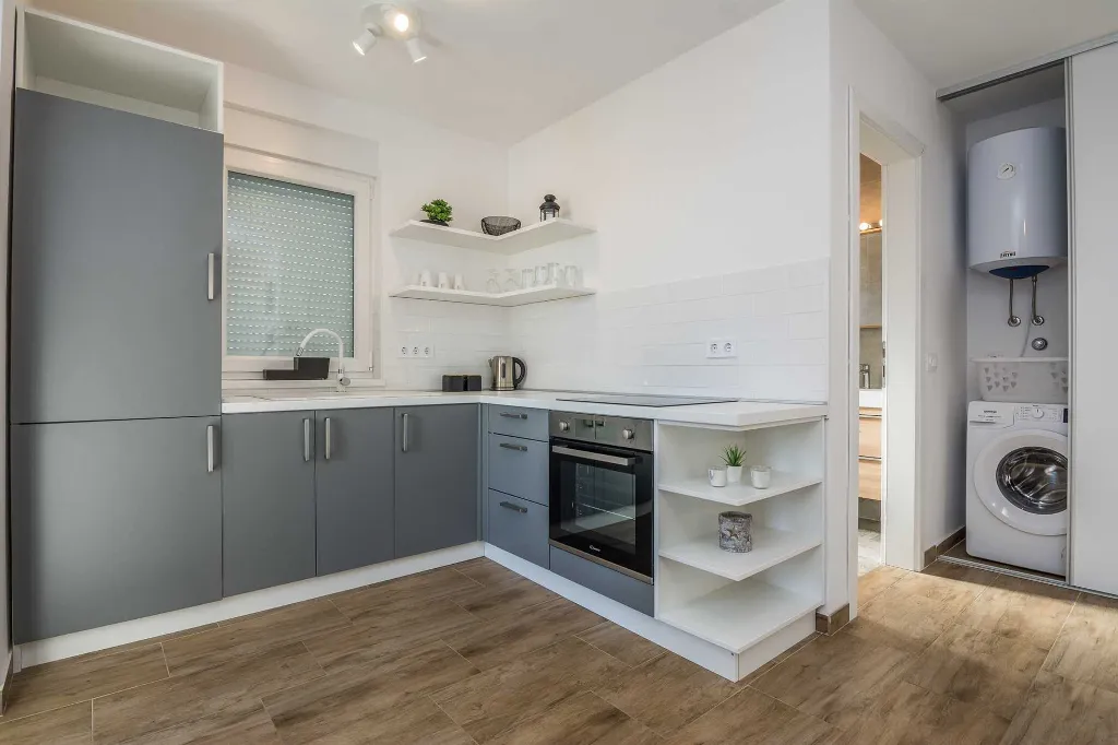 Apartment in Vir for 2–4 Guests with Terrace