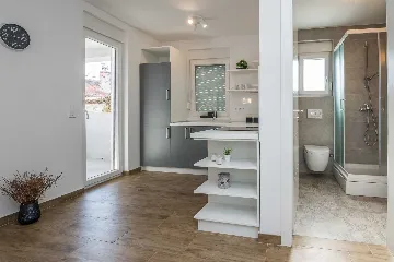 Apartment in Vir for 2–4 Guests with Terrace