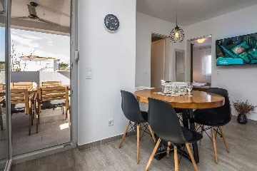 Apartment in Vir for 4–6 Guests with Terrace