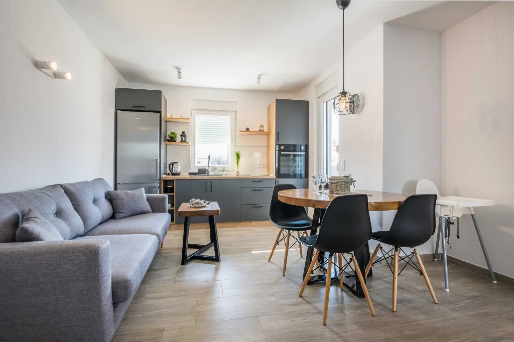 Apartment in Vir for 4–6 Guests with Terrace
