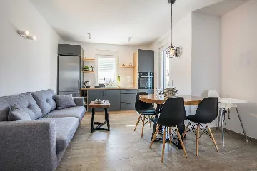 Apartment in Vir for 4–6 Guests with Terrace