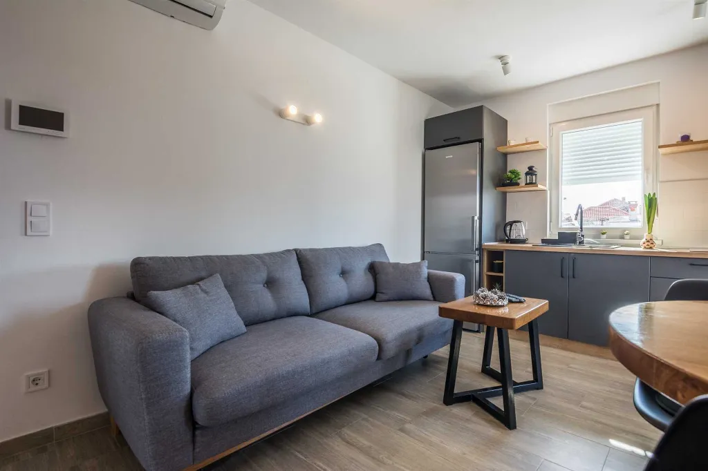 Apartment in Vir for 4–6 Guests with Terrace