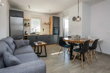 Apartment in Vir for 4–6 Guests with Terrace