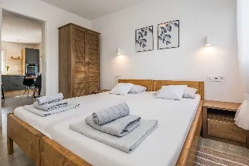 Apartment in Vir for 4–6 Guests with Terrace