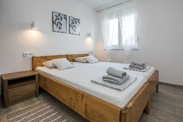 Apartment in Vir for 4–6 Guests with Terrace