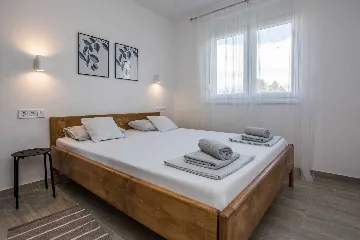 Apartment in Vir for 4–6 Guests with Terrace