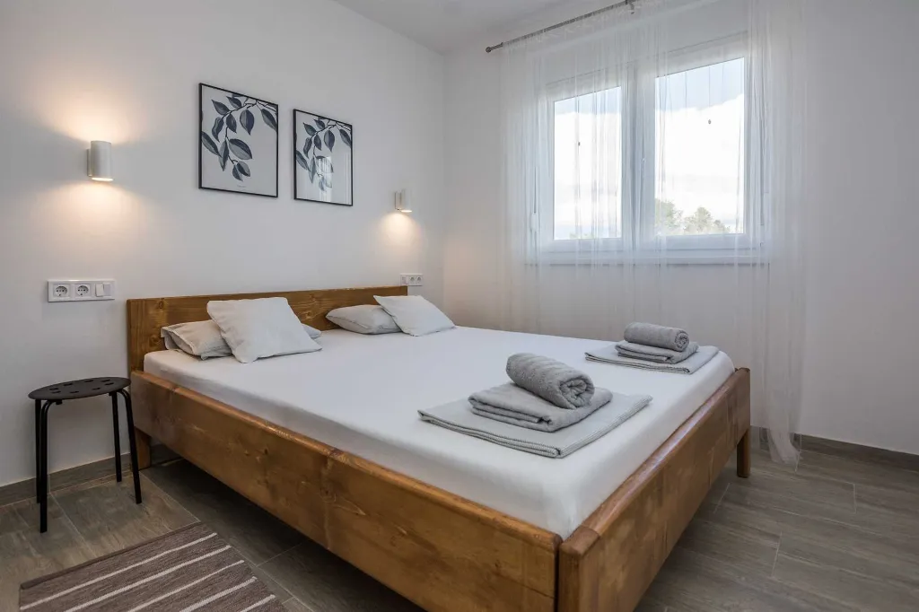 Apartment in Vir for 4–6 Guests with Terrace