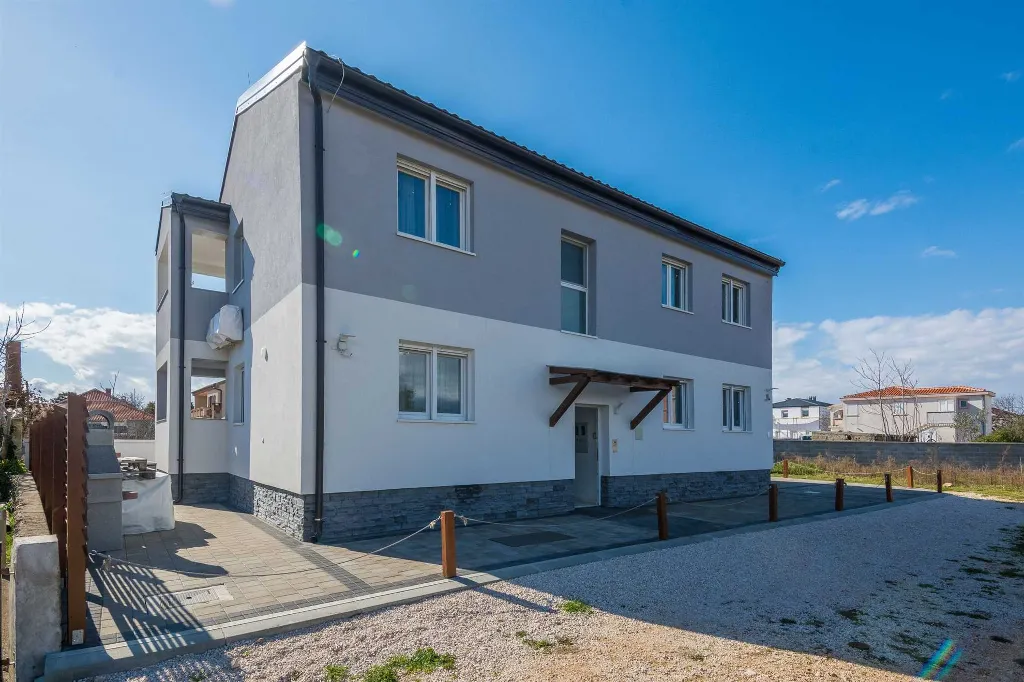 Apartment in Vir for 4–6 Guests with Terrace