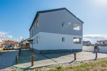 Apartment in Vir for 4–6 Guests with Terrace