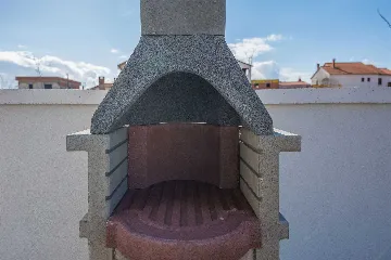 Apartment in Vir for 4–6 Guests with Terrace