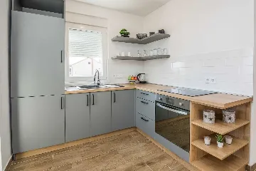 Apartment in Vir for 2–4 Guests with Balcony