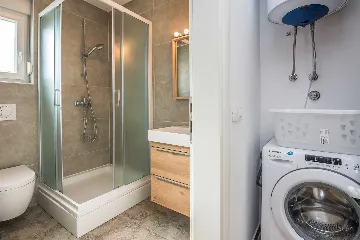 Apartment in Vir for 2–4 Guests with Balcony