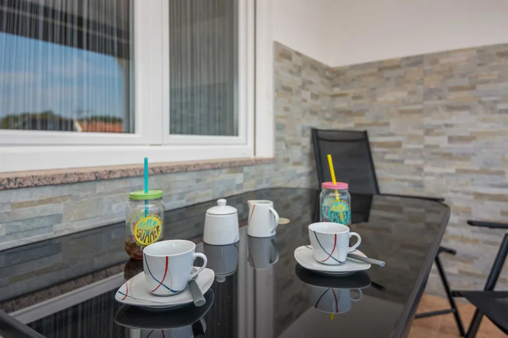 2-Bedroom Apartment in Vir for 4 Guests