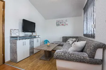 2-Bedroom Apartment in Vir for 4 Guests