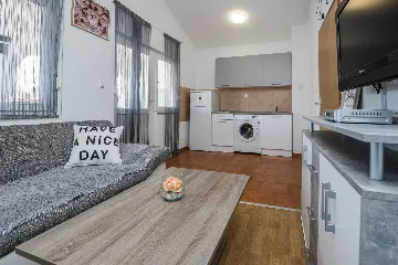 2-Bedroom Apartment in Vir for 4 Guests