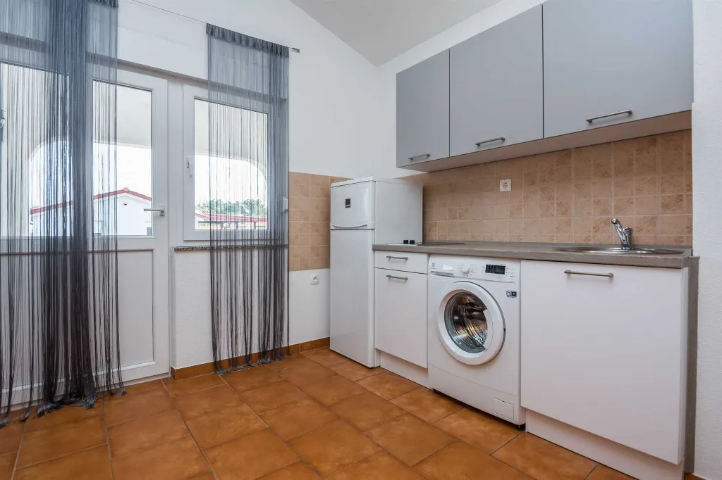 2-Bedroom Apartment in Vir for 4 Guests