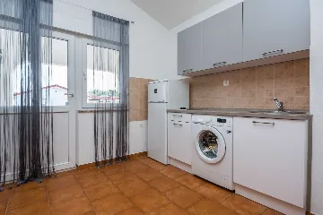 2-Bedroom Apartment in Vir for 4 Guests