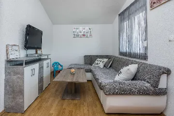 2-Bedroom Apartment in Vir for 4 Guests