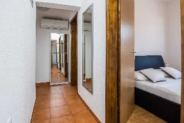 2-Bedroom Apartment in Vir for 4 Guests