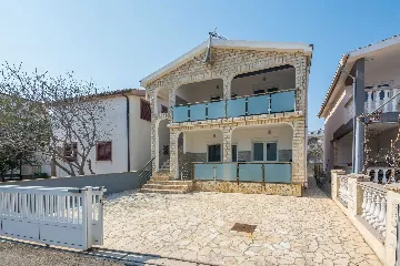 2-Bedroom Apartment in Vir for 4 Guests