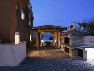 Apartment in Vir, 20 m from the Beach