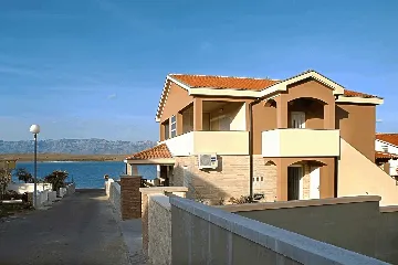 Apartment in Vir, 20 m from the Beach