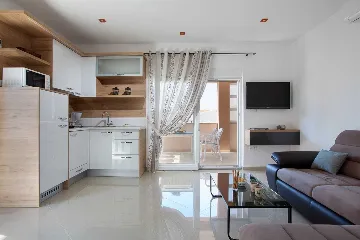 Apartment in Vir, 20 m from the Beach